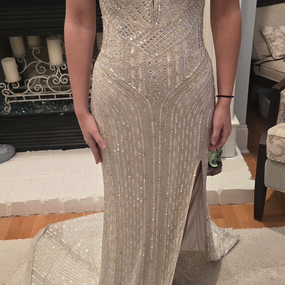 NEW AVA PRESLEY Strapless White And Silver Beaded/Sequin Prom Formal Gown Dress. - Picture 4 of 8